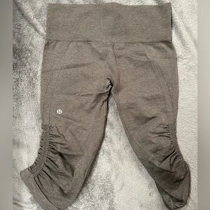 Lulu lemon athletica capris